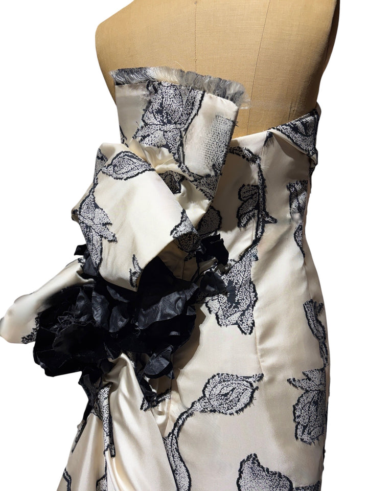 Carolina Herrera Runway Rose Fil Coupé Gown — Velvet Flowers