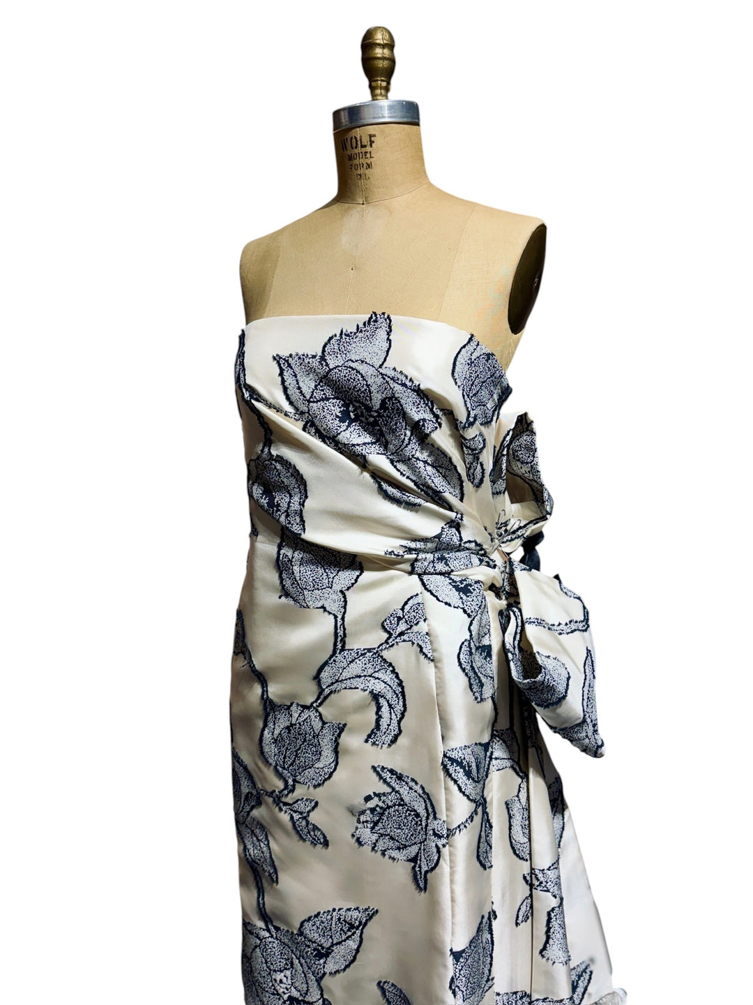 Carolina Herrera Runway Rose Fil Coupé Gown — Velvet Flowers