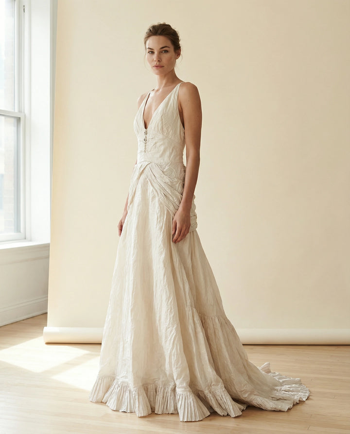 Nicole Miller 1990s Pearlescent  Ivory Wedding Gown – Size 6