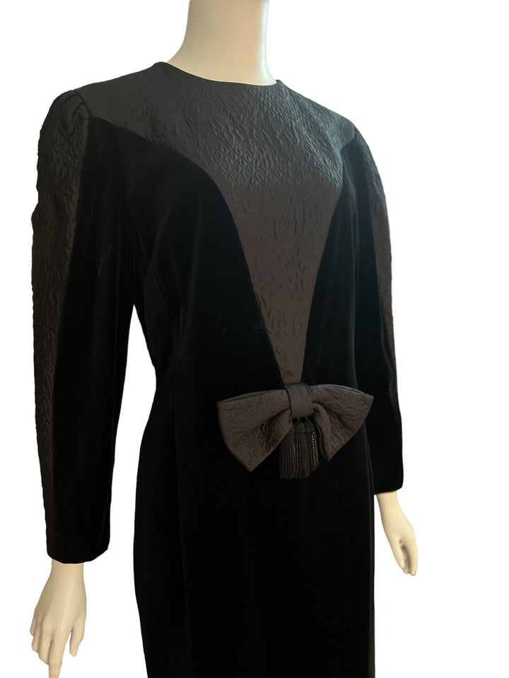 Louis Feraud velvet and contrasting textured material with a statement bow with tassels. 3/4 sleeve and midi length great for the holidays!