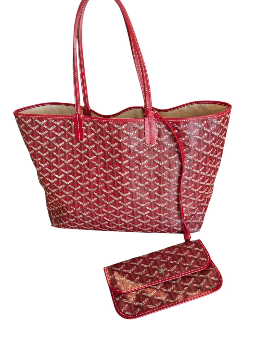 Red Goyardine coated canvas exterior

Natural leather trim and handles

Interior features one main compartment and a zipped pocket

Goyard signature clasp closure